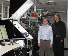 Matthias Wissert, PhD student at DFG Heisenberg Group, (left) and Hans Eisler (right) in the Lab 